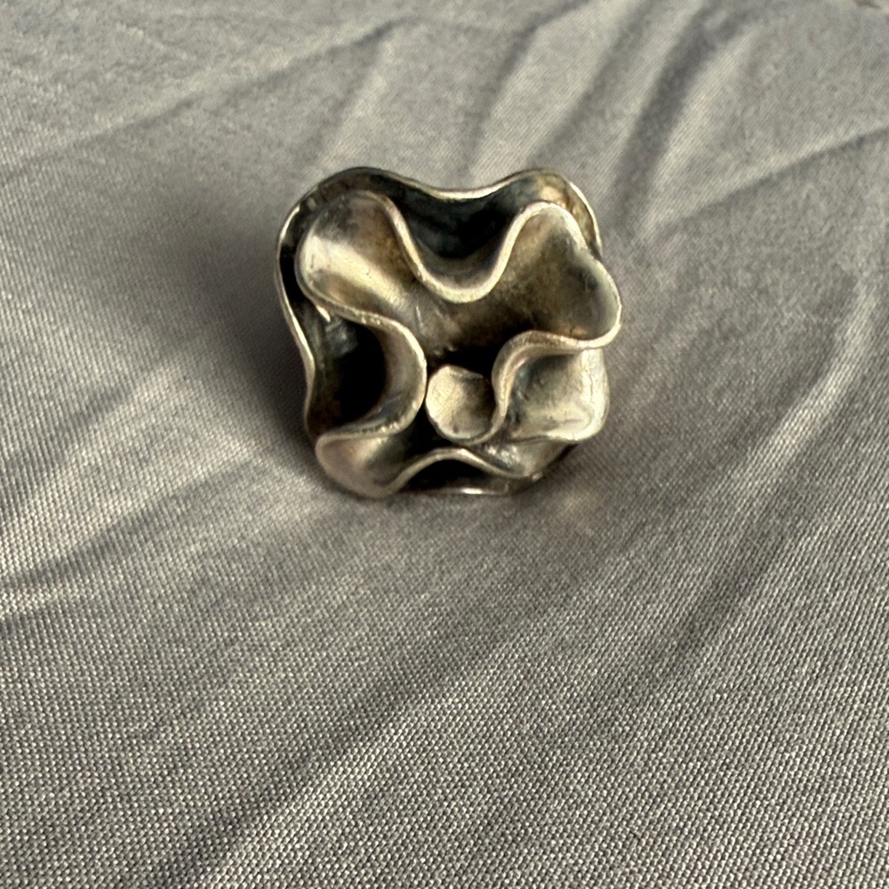 Silpada blooming flower ring